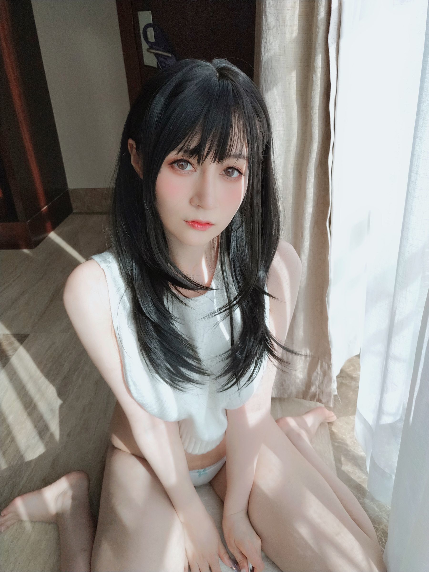 [网红COSER写真] Coser小姐姐白银 - 这诱人的毛衣/(48P)