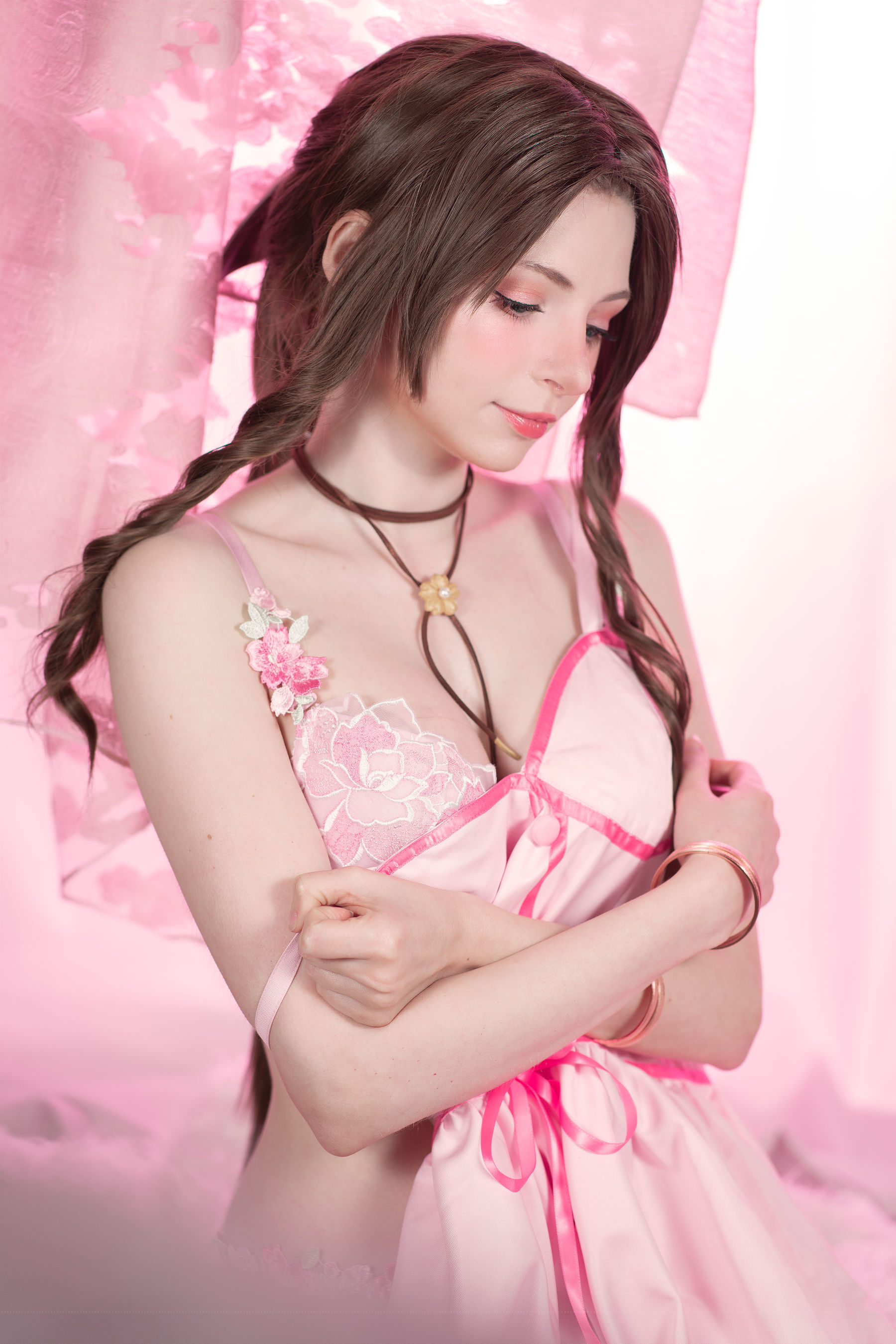 [网红COSER写真] Peach milky - Aerith Lingerie/(30P)