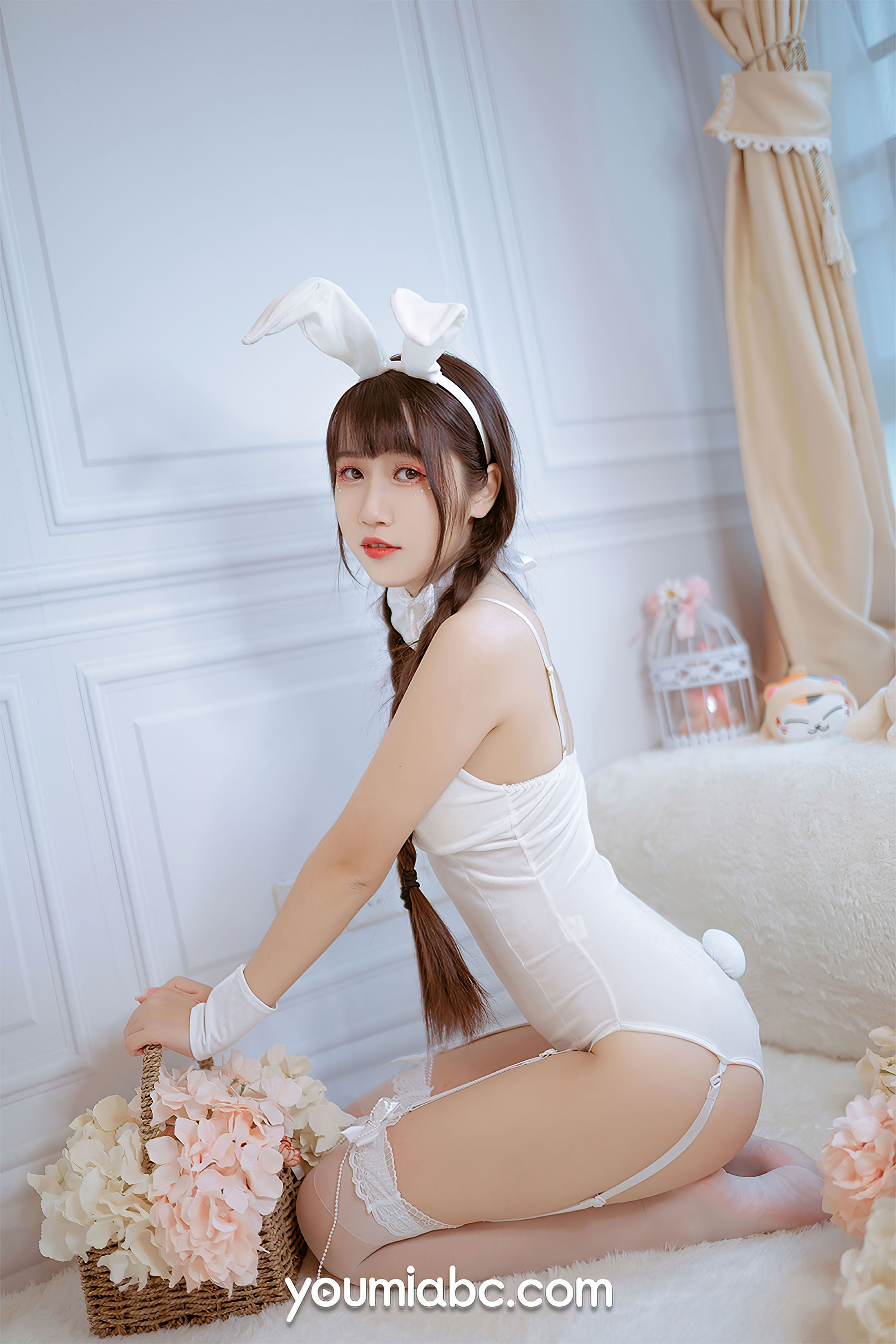 [尤蜜YouMiabc]  呆猫 白兔侍女/(26P)