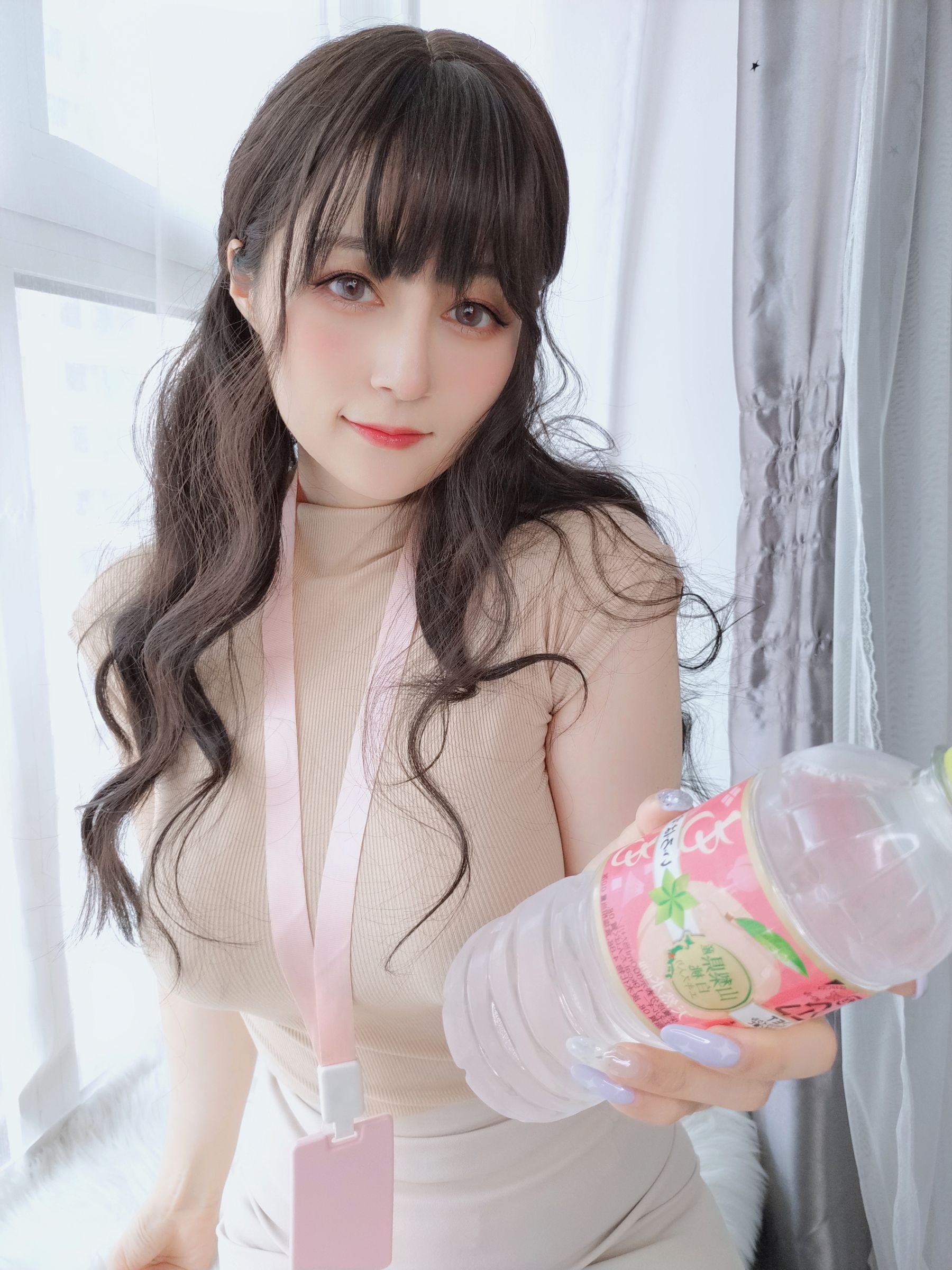 [福利COS] Coser小姐姐白银 - 水を飲みますか、先輩/(22P)