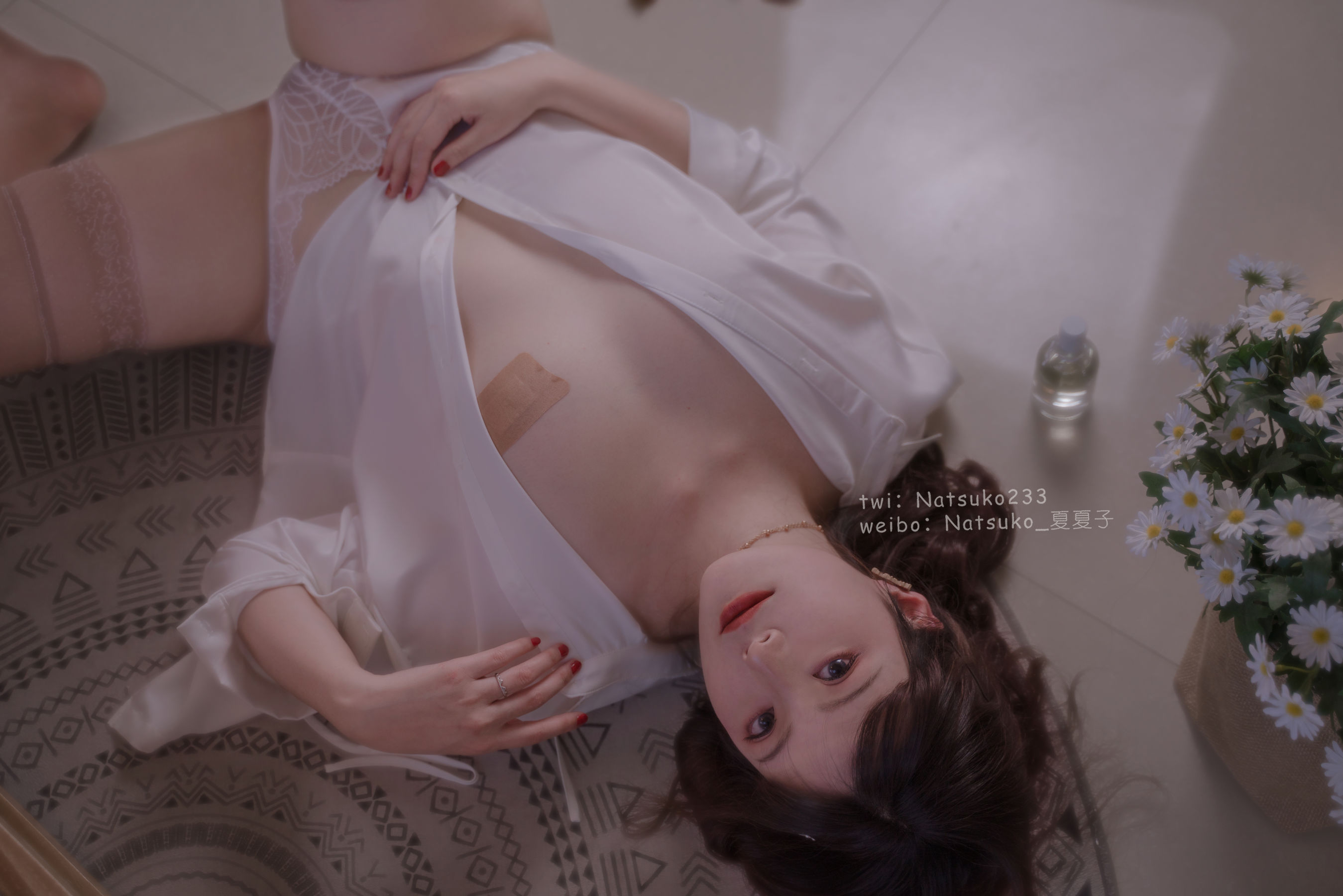 [网红COS] Natsuko夏夏子 - 男友衬衫/(35P)