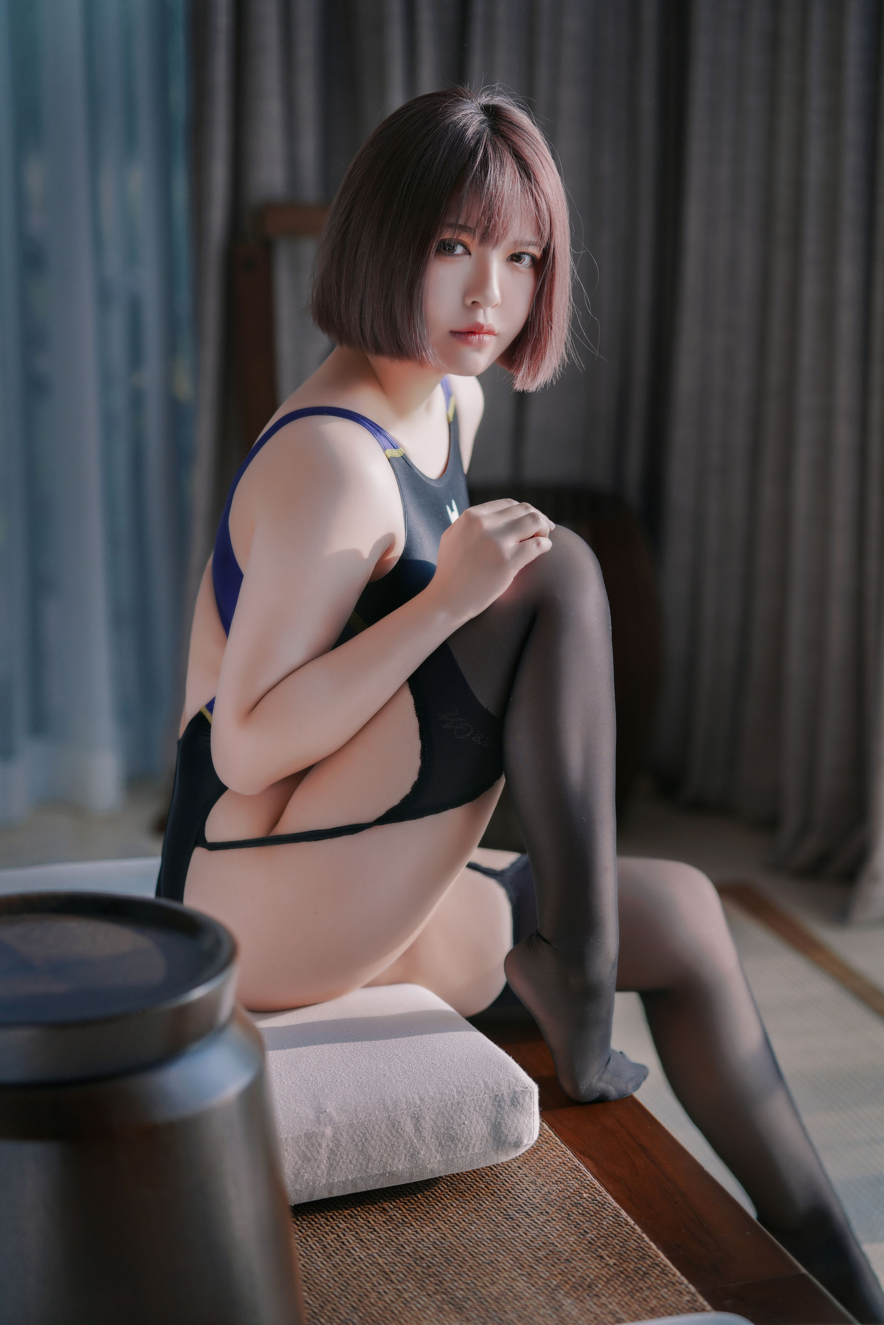 [福利COS] 半半子 - 競泳水着を着た彼女/(35P)