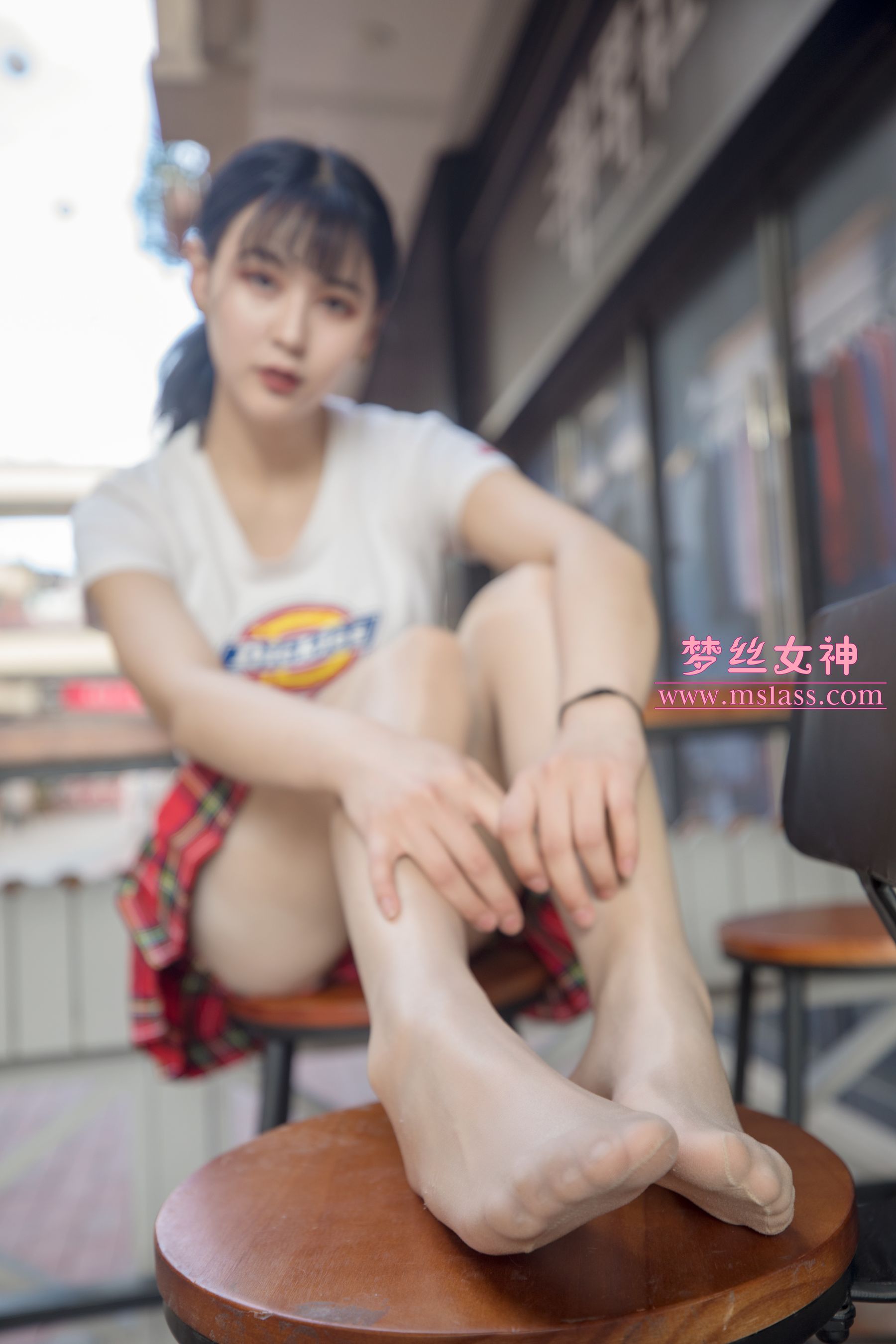 [梦丝女神MSLASS]  可岚 油光丝袜的少女/(74P)