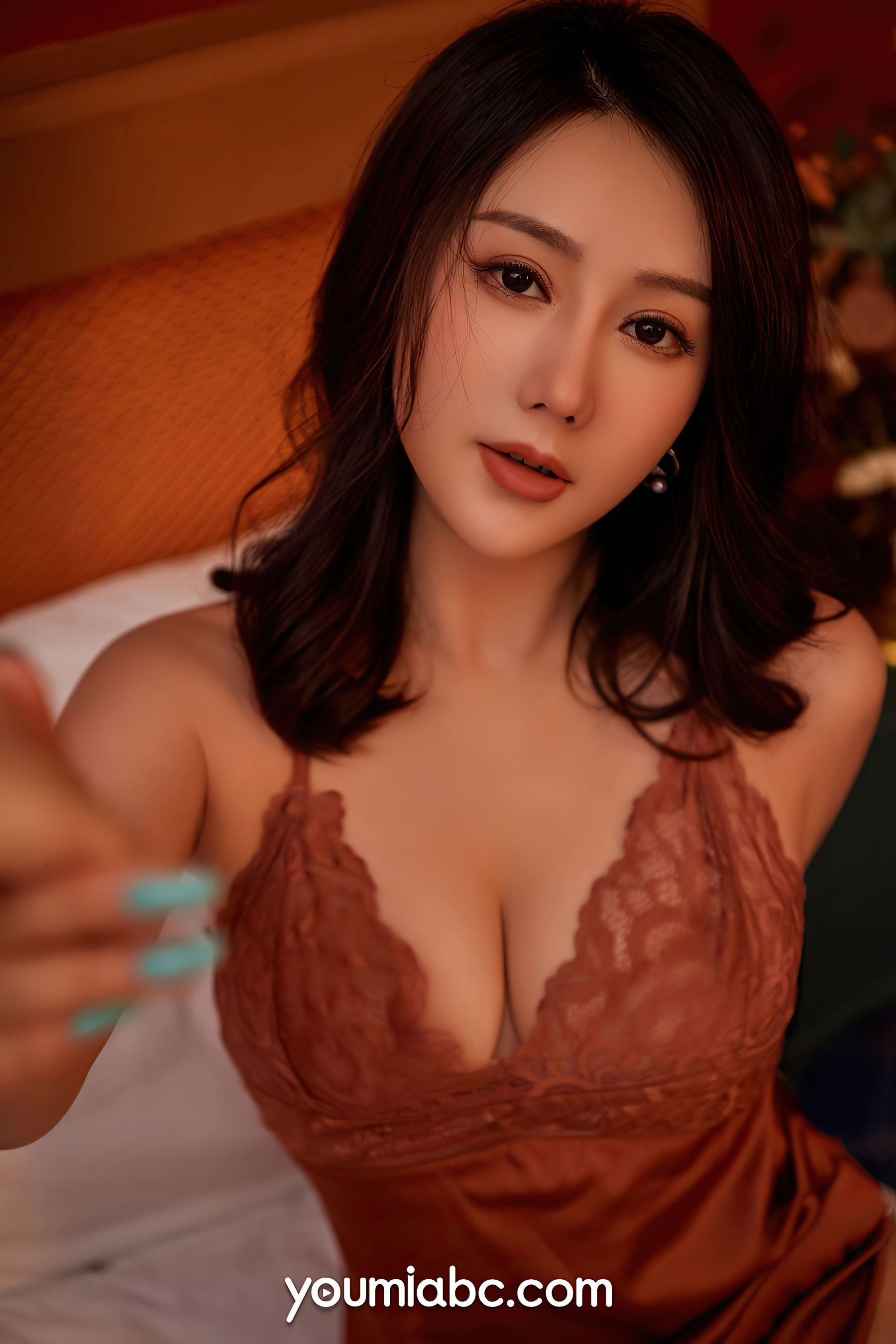 [尤蜜YouMiabc]  苏小曼 美女的红晕/(33P)