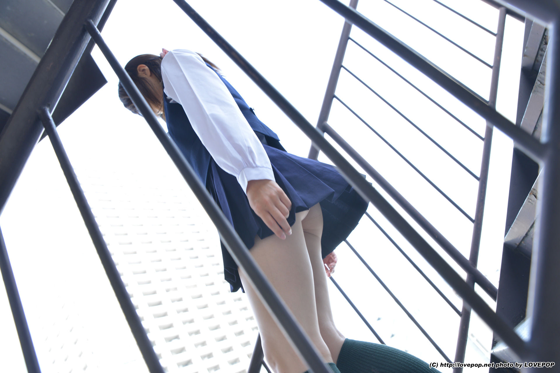 [LOVEPOP] Yamaguchi Ayaka 山口彩加 Stairway Voyeur T-back! ! Uniform vest - PPV/(75P)