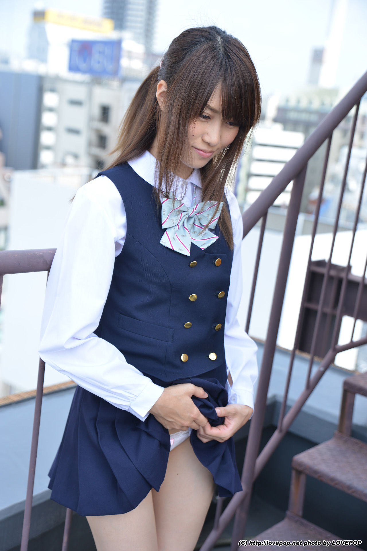 [LOVEPOP] Yamaguchi Ayaka 山口彩加 Stairway Voyeur T-back! ! Uniform vest - PPV/(75P)