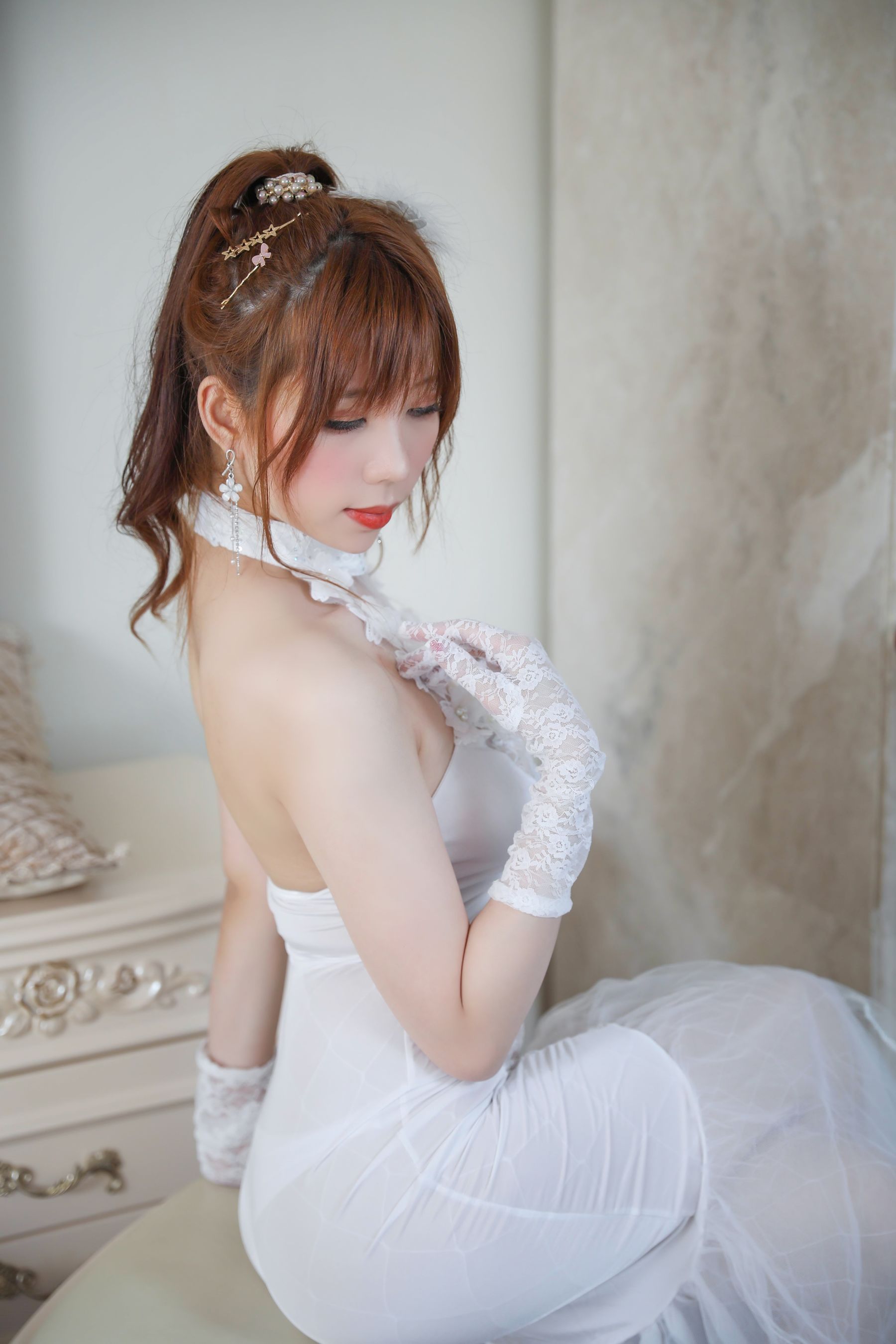 [福利COS] 二次元巨乳美女鹿野希 - 白礼服/(131P)