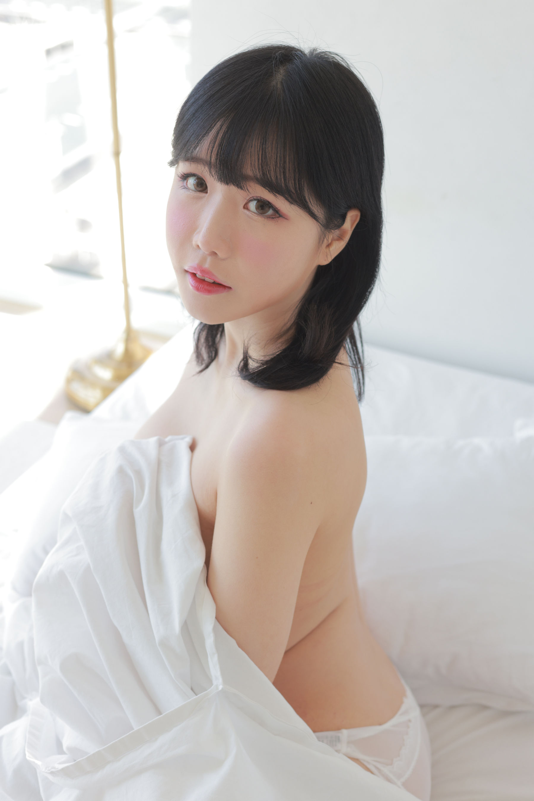 [福利COS] 韩网可爱性感网红Addielyn - Topless Girl/(68P)