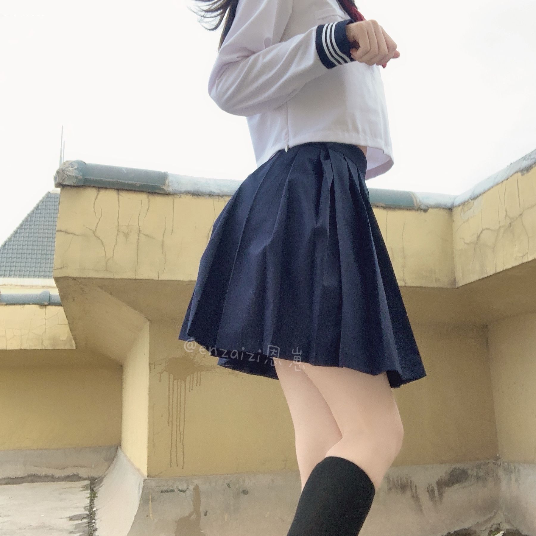 [福利COS] 恩崽 - 天台水手服/(123P)