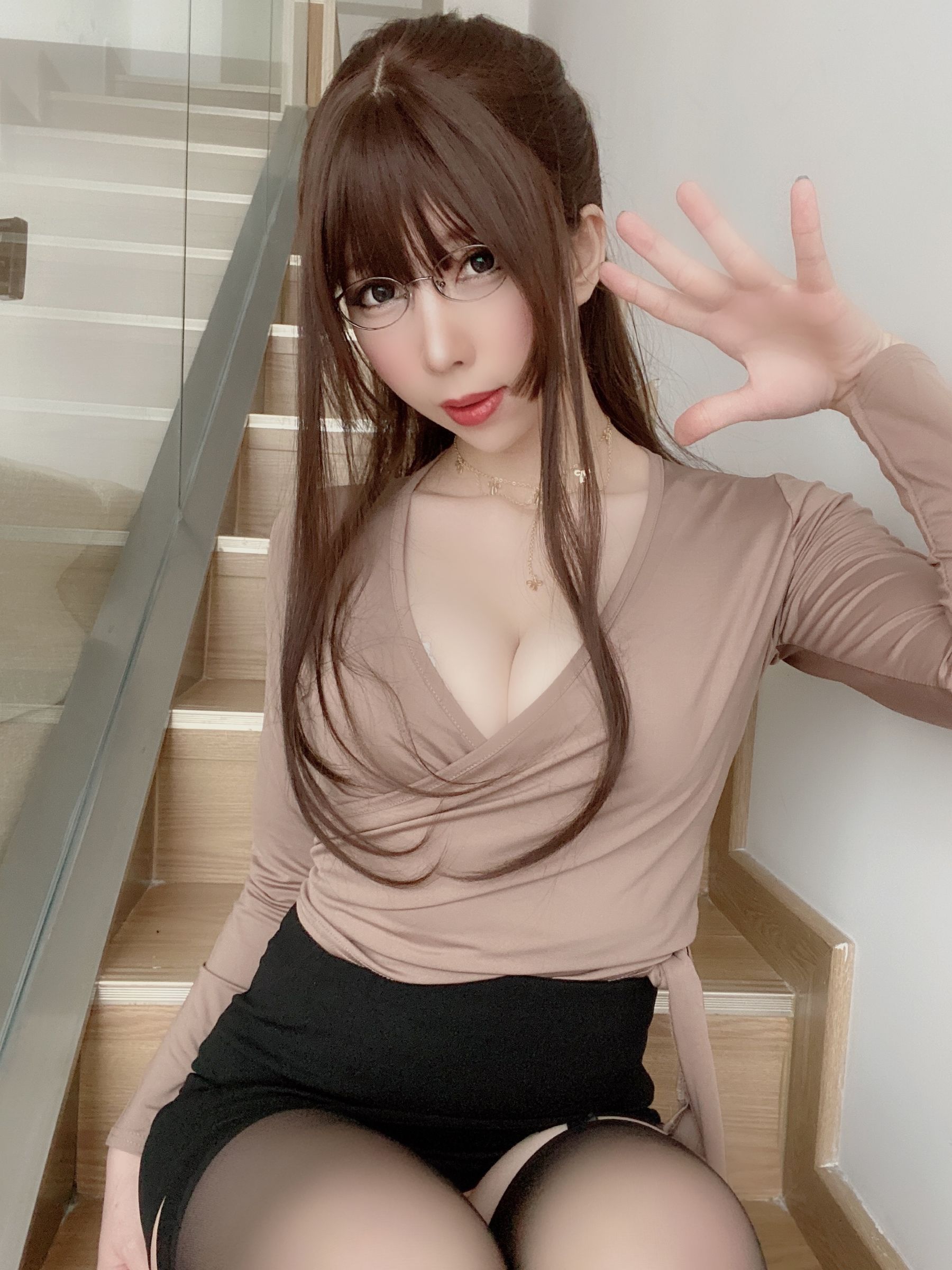 [福利COS] 二次元巨乳美女鹿野希 - OL黑丝豹纹/(63P)