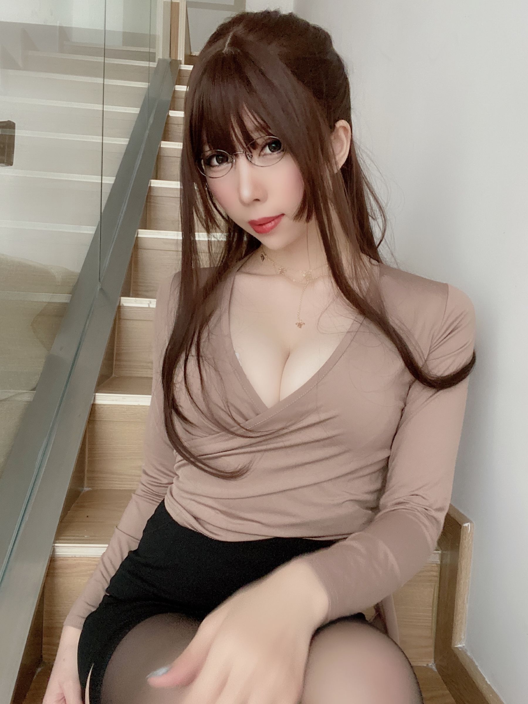 [福利COS] 二次元巨乳美女鹿野希 - OL黑丝豹纹/(63P)